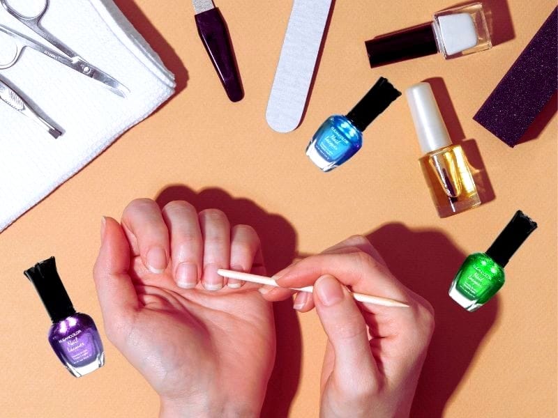 how does metallic nail polish work