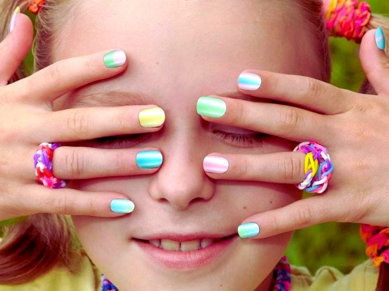 How do you apply fake nails without glue for kids