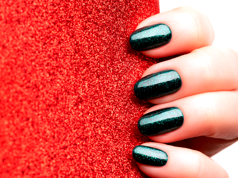 What color goes with dark green nails