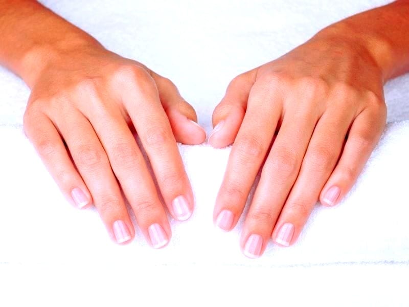 How long do gel nail strips last