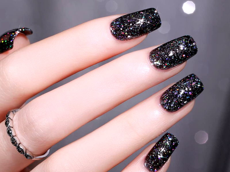 Does black glitter nail polish make your nails look shorter