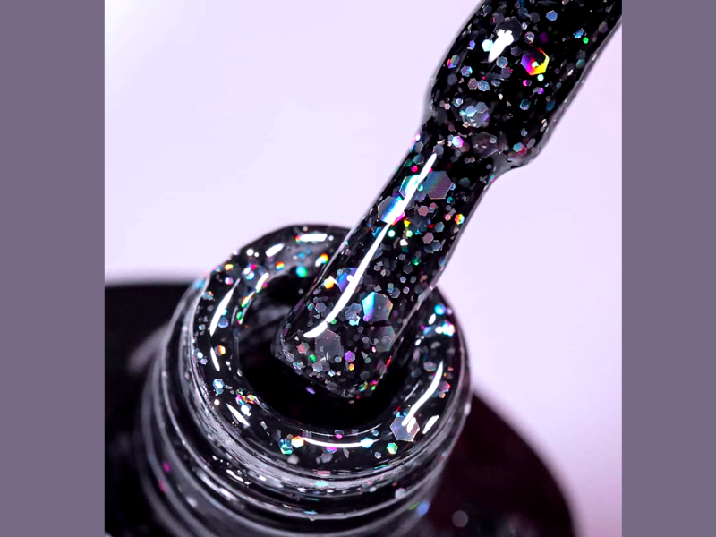 What is the difference between holographic and iridescent nail polish