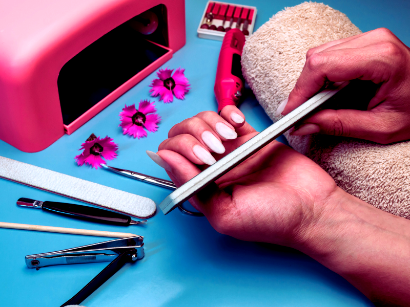 What is included in a nail extension kit